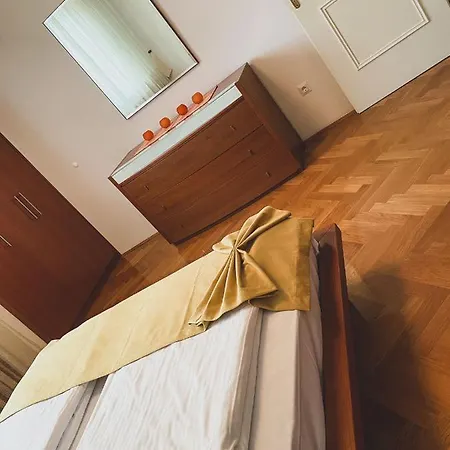 M&m - Sea And Within 35 Steps