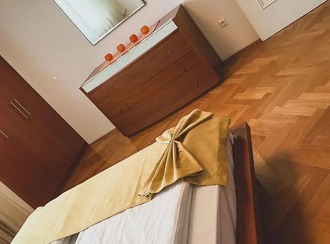 M&m - Sea And Within 35 Steps