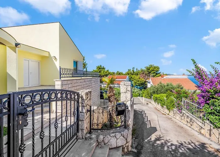 M&m - Sea And Within 35 Steps